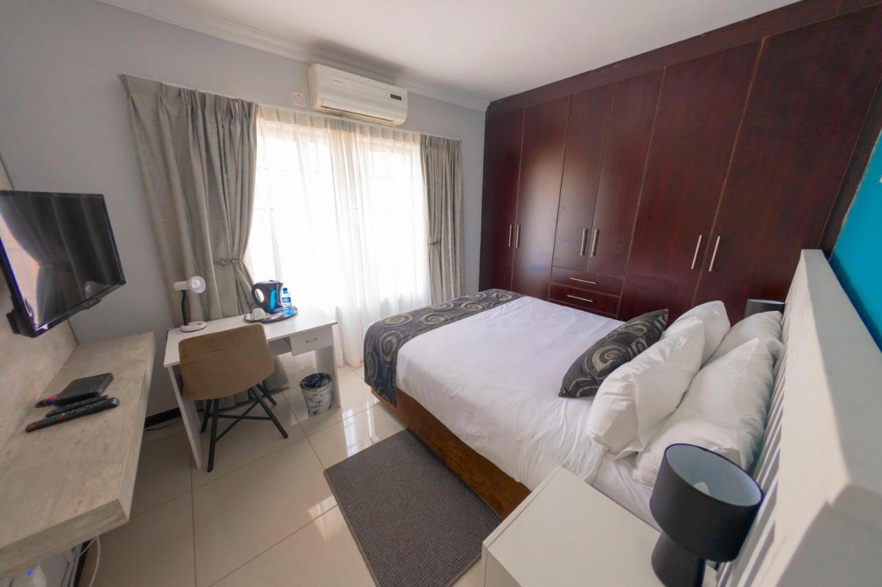 Green Lagoon Guest House Gaborone Exterior photo